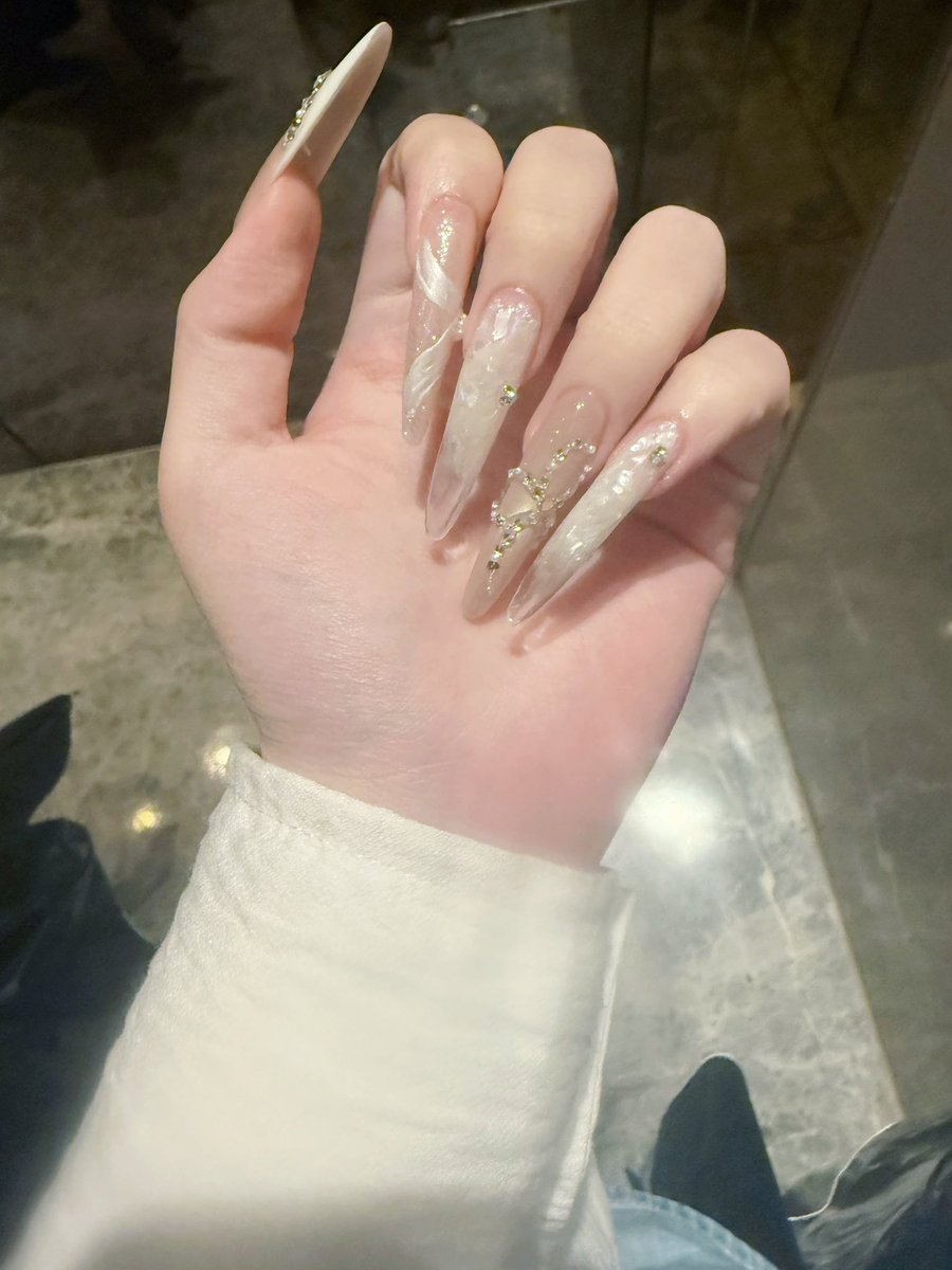 水色雨 tweet media