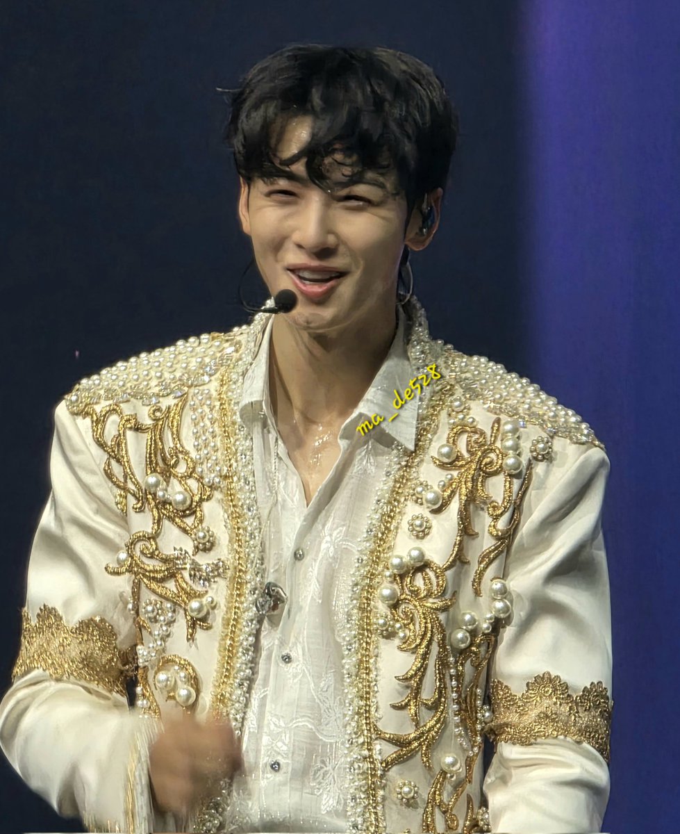 ma_de528's tweet photo. Happiest birthday to the person who introduced me to @offclASTRO .I will forever support and love you!  Be healthy @CHAEUNWOO_offcl . We miss you! 💙💜 #CHAEUNWOO #차은우 https://t.co/VTtxKyXX3A