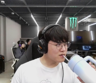 🐻🍊 tweet media