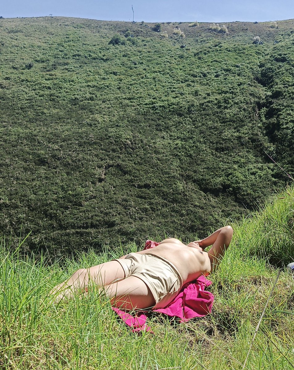 Tomando un poquito de sol rt y comenta si te gusta para seguir subiendo más