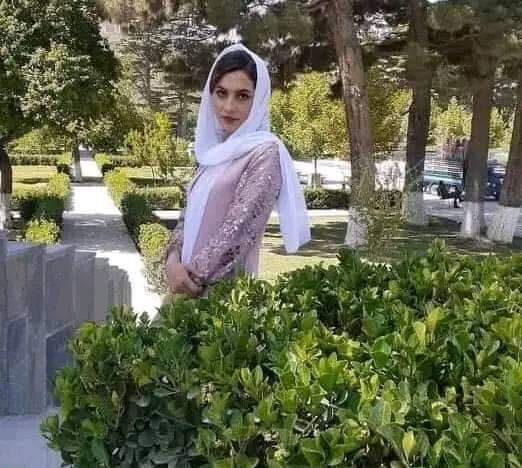 Husseinyar's tweet photo. دلم گرفته برایت ؛ مگر نمیدانی!
چرا برای دلم یک غزل نمیخوانی؟
غزل بخوان که بمیرد میان سینه من
غم سکوت خیابان ، غمی که میدانی
و بغض پنجره بشکن، ببین چه کرده غمت
به این دو وادی وحشت، دو چشم بارانی

https://t.co/De4HPPN7TQ https://t.co/8l5kPaou9h https://t.co/vuIzqK2MGb
