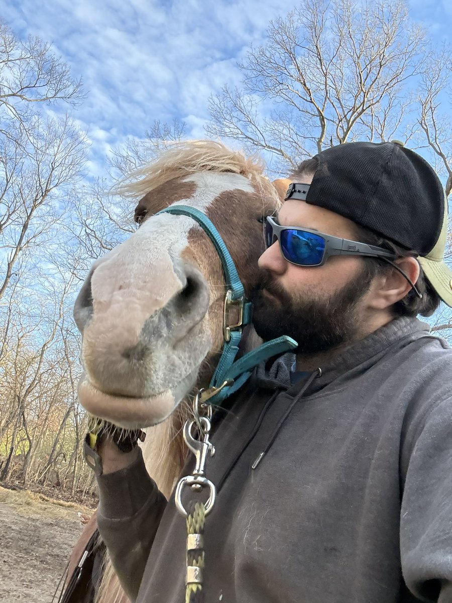 niknikolaj's tweet photo. I know what the mares like https://t.co/XqEcdPGOdb