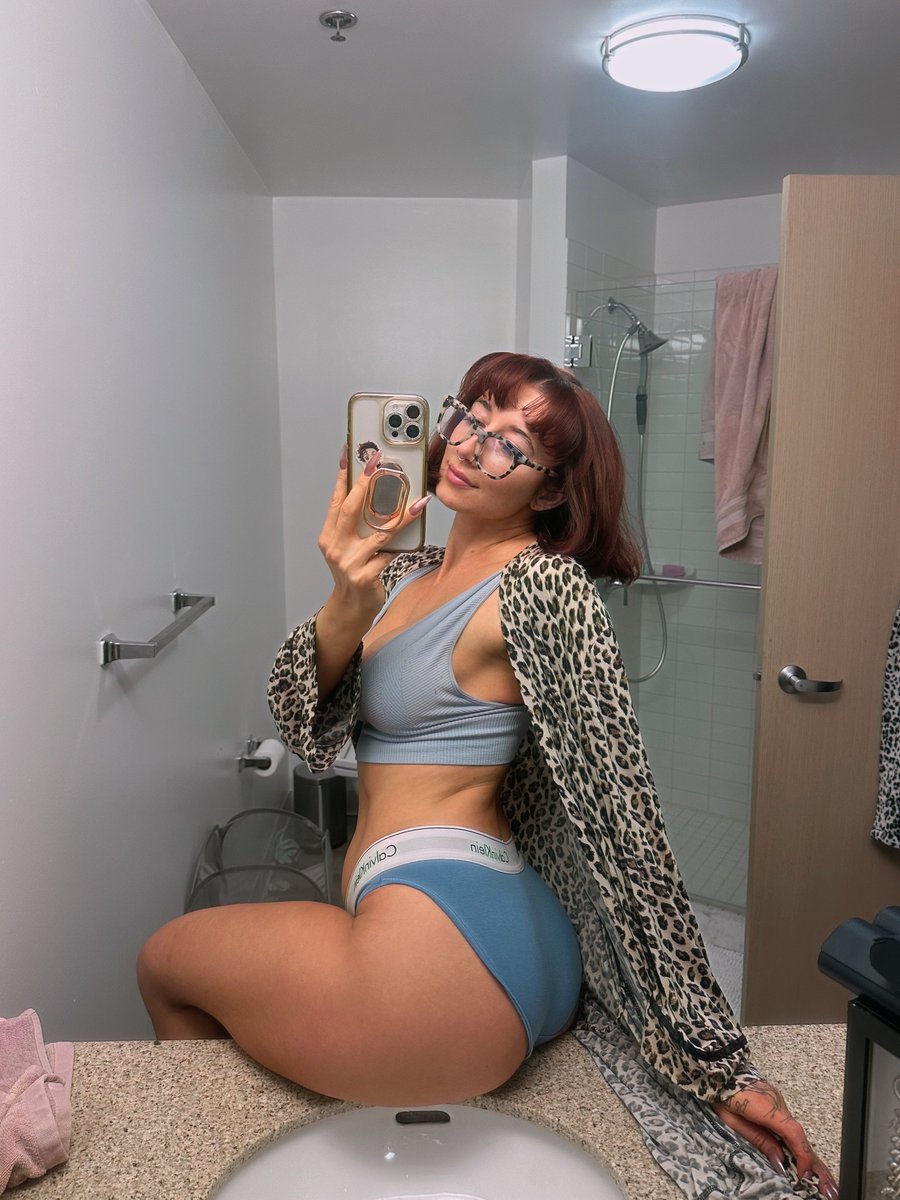 Molly Dixx（ ͜•人 ͜•） tweet media