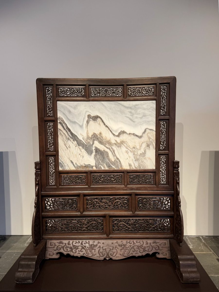The original intention of art exhibitions is to allow people to see more works.
