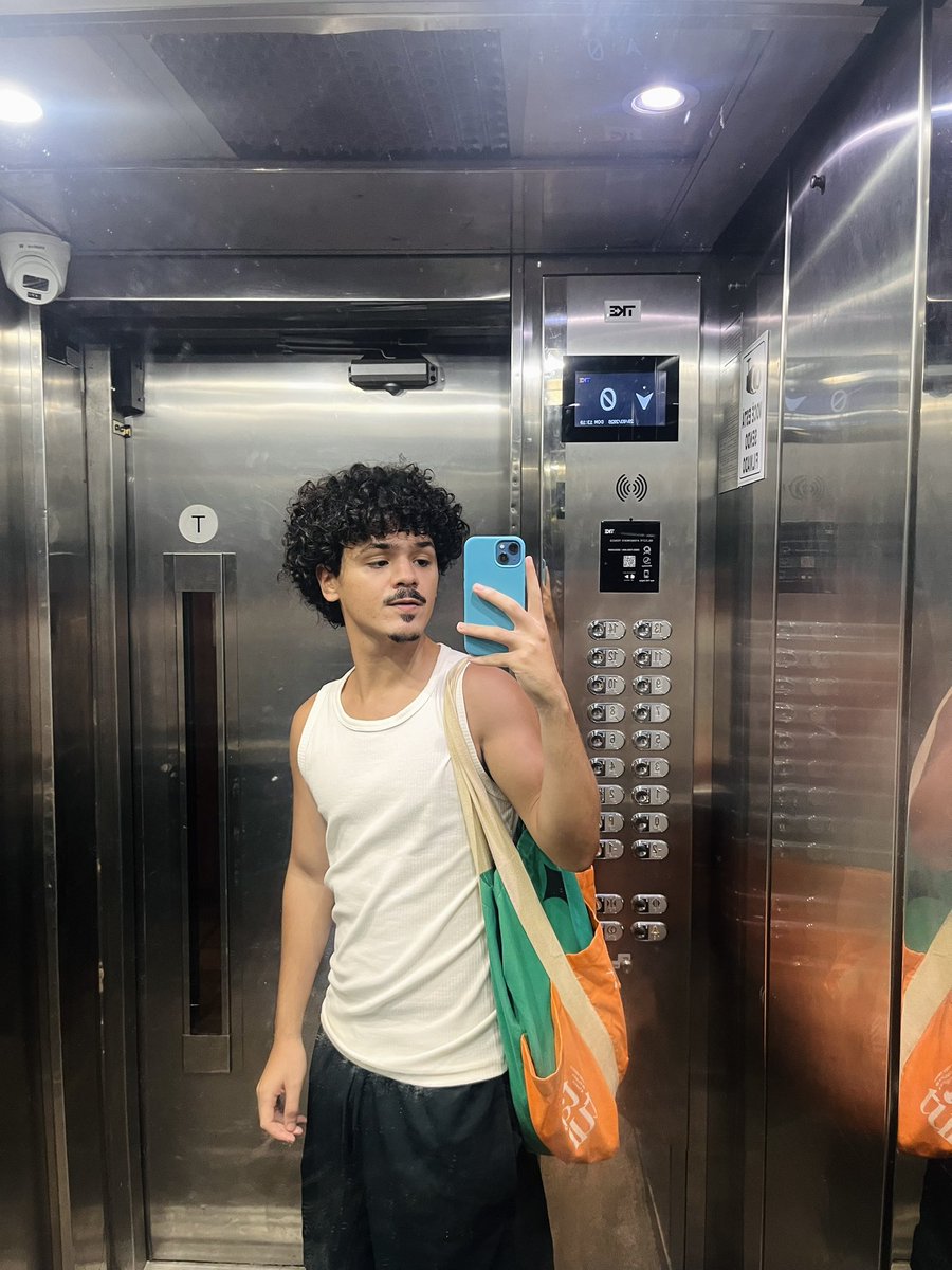 mel maio tweet media