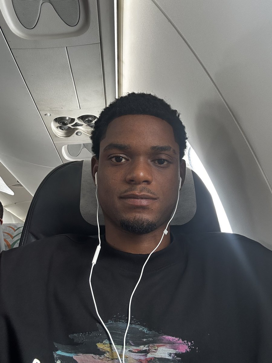 void🪐 tweet media