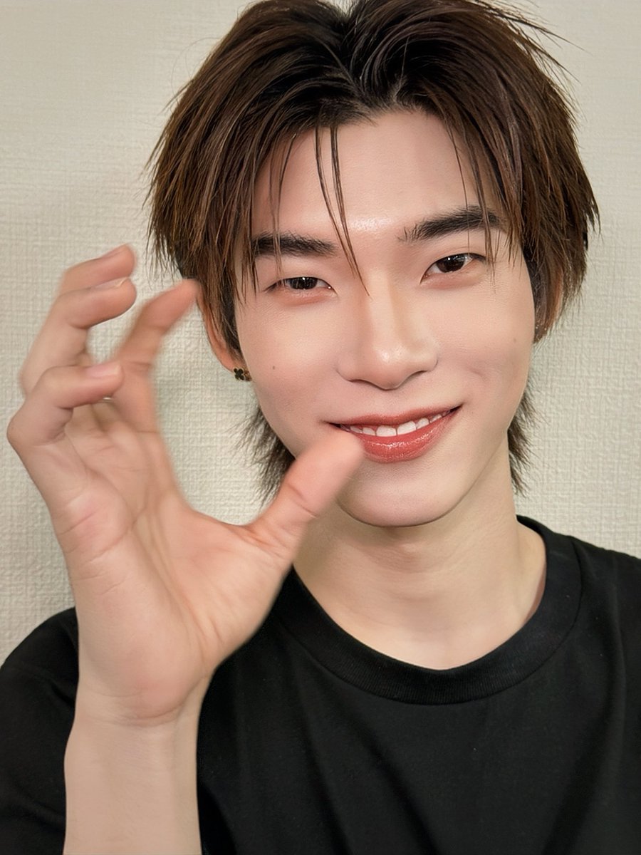 V Vecute tweet media