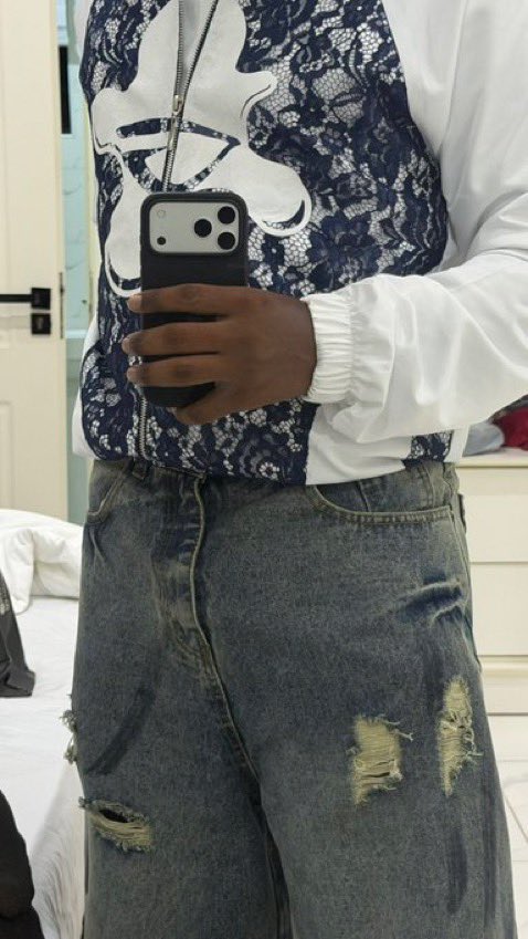 Aloyinlepon tweet media