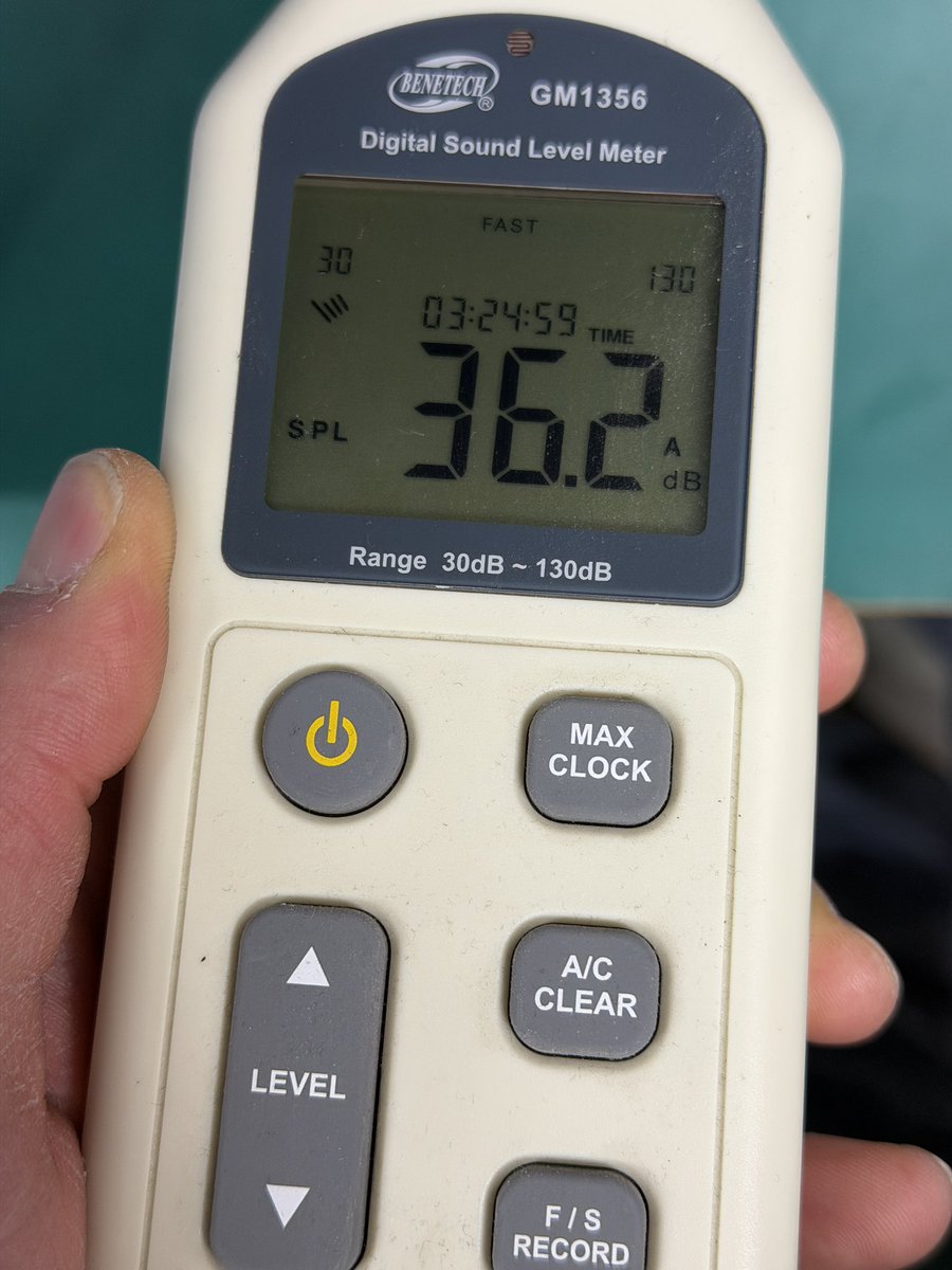 Modyfikator89's tweet photo. The noise levels are the real victory. Even with the mic held DIRECTLY at the exhaust vent (0cm distance):
🤫 Docked: 43.3 dB (Quiet hum)
🤫 Handheld: 36.2 dB (Silent)
Stock units at this distance sound like jet engines (>48-55 dB).
#HardwareMod #NintendoSwitch2 #RE9 #LTTstore https://t.co/O0Nr6WIuOx
