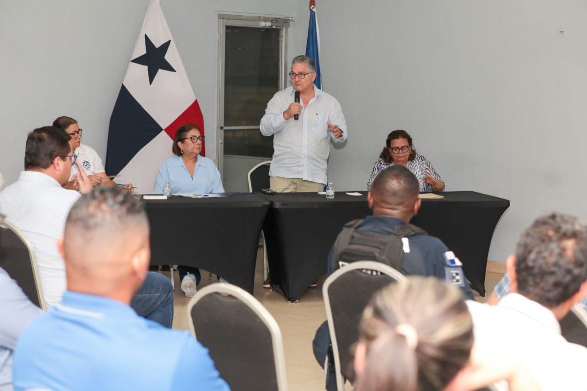SoydeVolcan's tweet photo. *Ministro Orillac coordina plan de optimización del agua con la Junta Técnica de Veraguas*

El ministro de la Presidencia, Juan Carlos Orillac, instó a la Junta Técnica de Veraguas a apoyar decididamente el plan de optimización de la red de agua potable en el país. https://t.co/7BSvlOlacJ