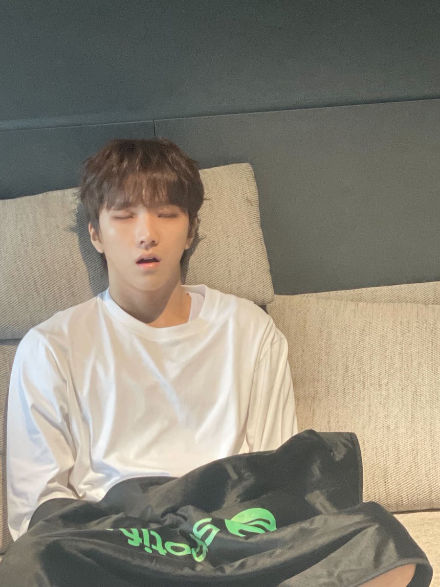 똥개 운학 tweet media