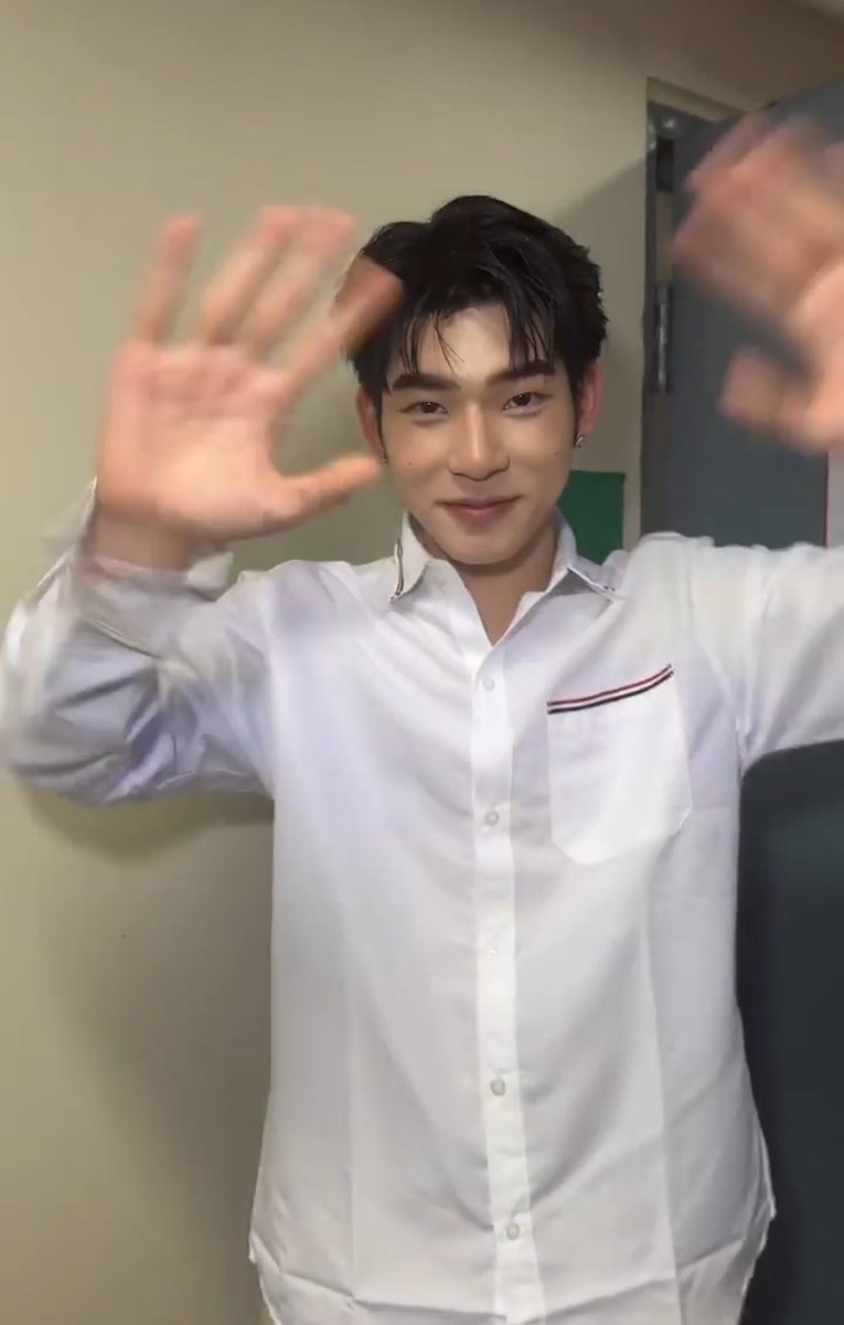 Sallypeak tweet media