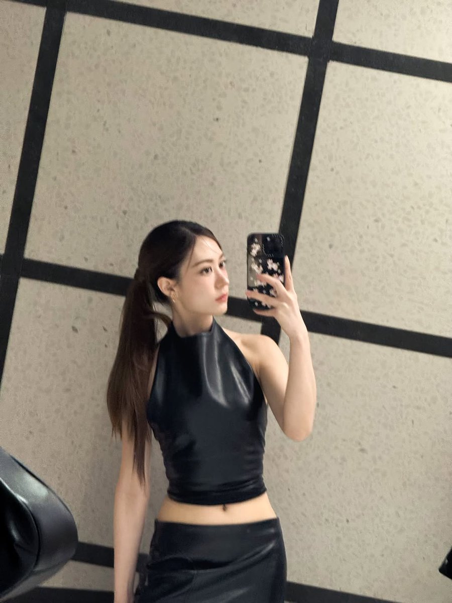 IceMemiSpain's tweet photo. | Nuevo post de nuestra reina 🐯🤍 |
VIA IG: memibae
https://t.co/ZFqbhJ6B2A
#MemiBae #KATEThailand #KATEtokyo #Godoftears #KATExEVEANDBOY #ebKATE https://t.co/8qxGOWPpPM