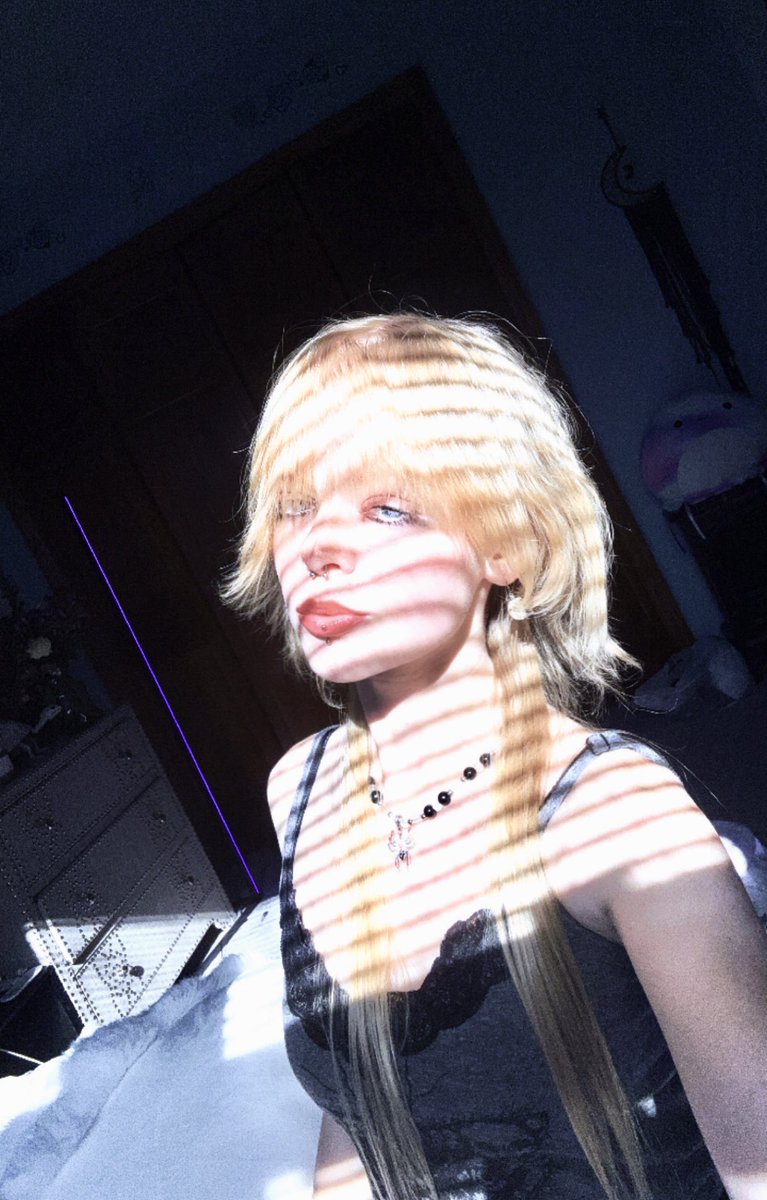 PrincessElleon tweet media