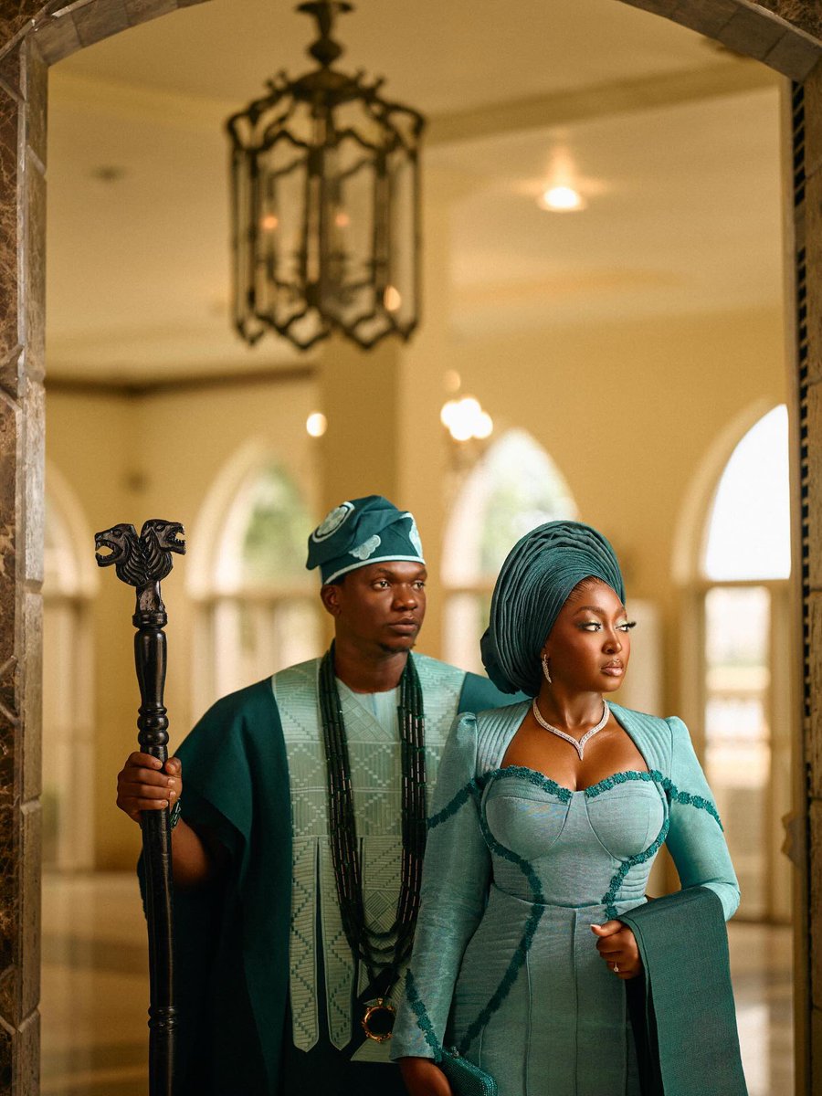 Love_And_Vows's tweet photo. This year we are playing with colors and we love it!
ORE AND SAYO
#ForeverSO
Bridal stylist: @Stylepro.ng
Bridal outfit: @Florencebyester
Makeup: @Mosewabeauty_
Hairstylist: @Florahsmane
Gele: @Adetobii_gele
Couple's assistance: @bridal_anc @_thebridalassistant_
Groom's outfits: @b3clothing
Content creator: @limeandheat
Planner: @theeventsmithng
Photographer: @theolu_bori