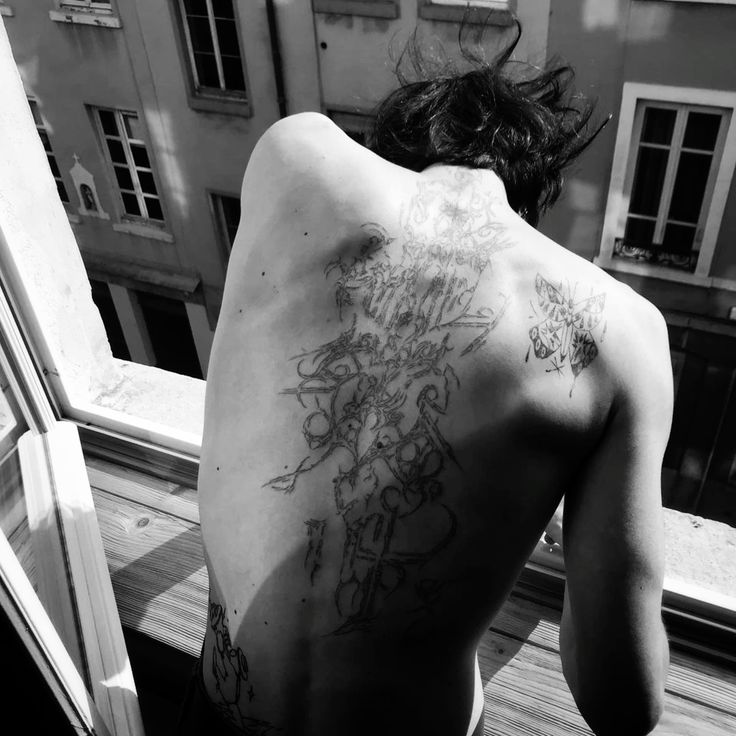 naviwrts's tweet photo. ink me 🔞 | #jakewon 
—few tweets au. 

wherein Jio (sjy) dreamt of having a tattoo but it must be from his favorite tattoo artist Wade (yjw) who he secretly admires. https://t.co/LdMNl6BRHG