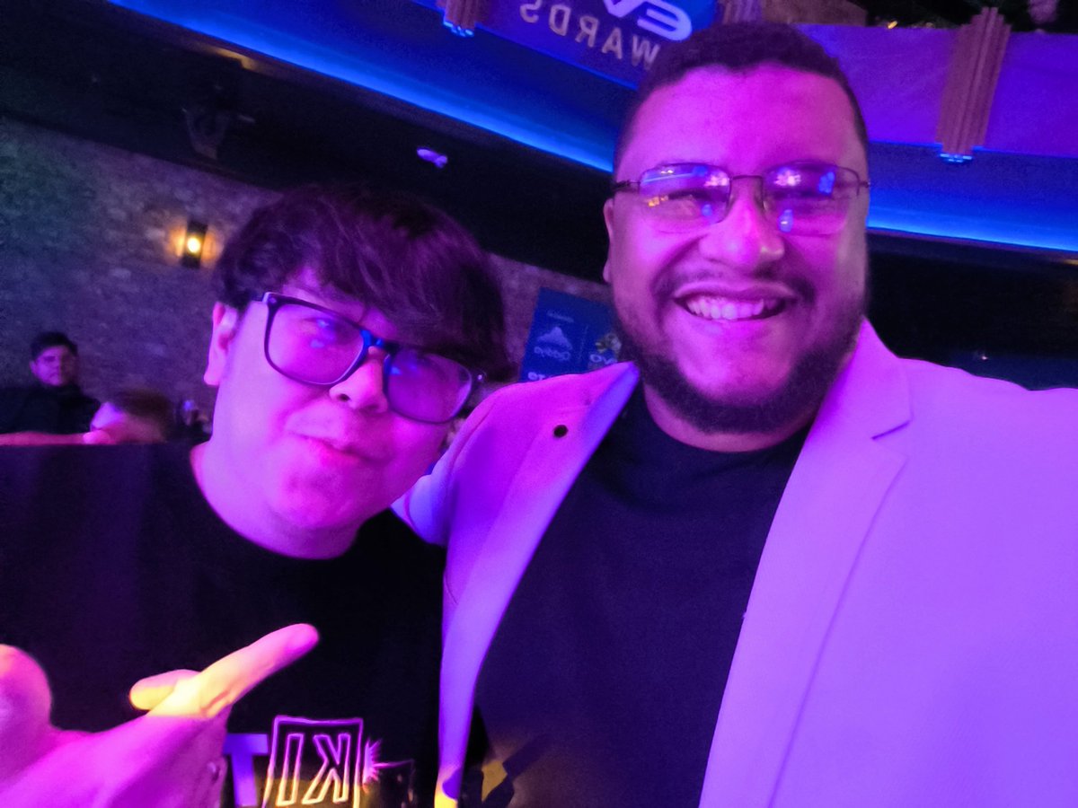 Lauyagami tweet media