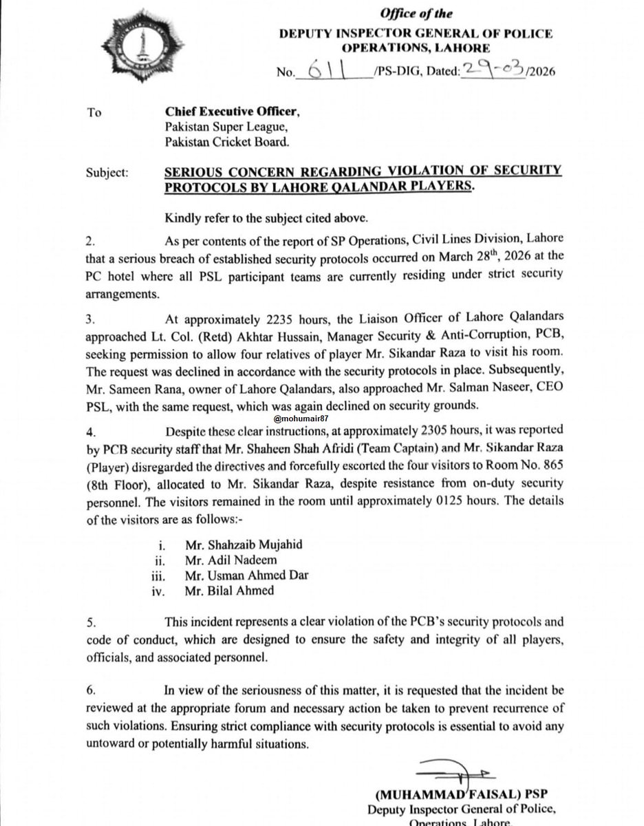 Serious Issue
سکیورٹی پر کسی قسم کا کوئی سمجھوتہ نہیں ہونا چاہیے،، لاہور پولیس کے مطابق 28 مارچ کی رات 10 بج کر 35 منٹ پر شاہین شاہ آفریدی کپتان لاہور قلندرز اور سکندر رضا نے سکیورٹی پروٹوکول کی خلاف ورزی کی،، سکیورٹی اہلکاروں نے سکندر رضا کے قریبی مہمانوں کو کھلاڑیوں کے کمرے میں