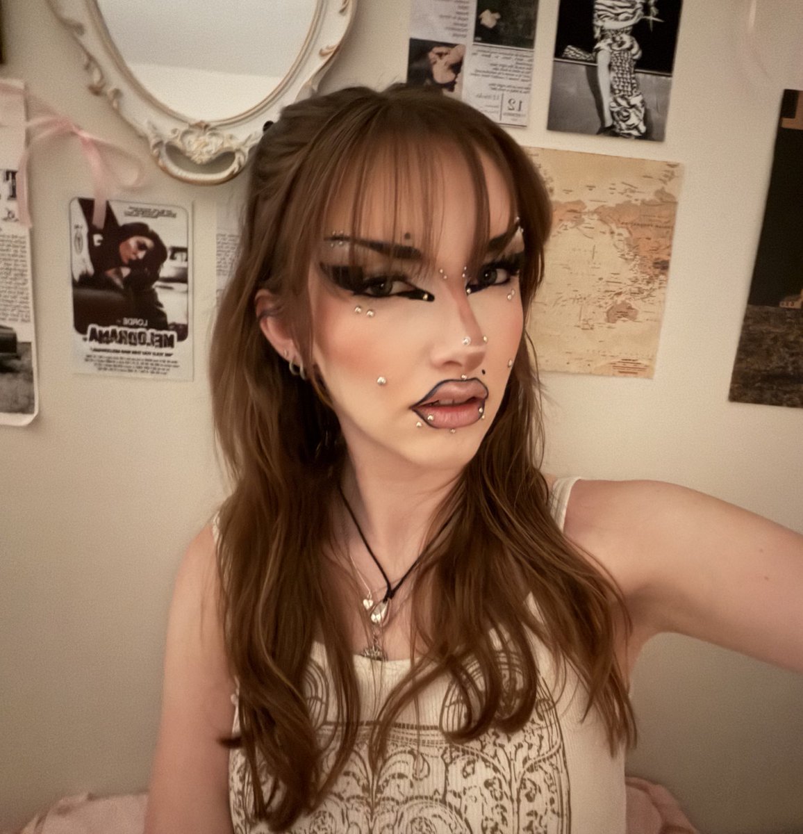 meg 🌙 IS SEEING HARRY tweet media