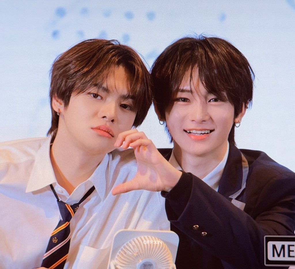 ⪩⪨︎lnno tweet media