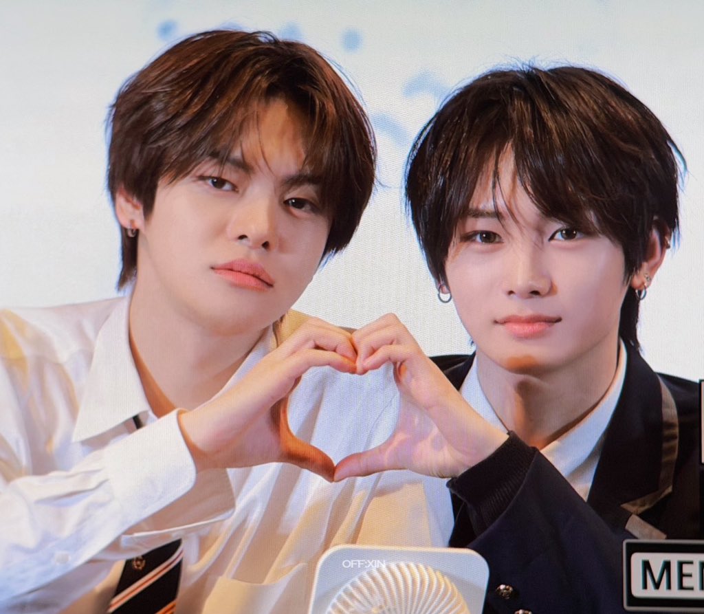 ⪩⪨︎lnno tweet media