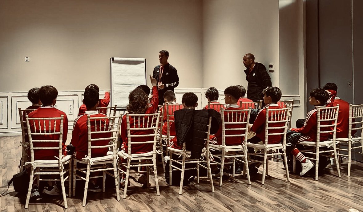 Héctor Jiménez Pose tweet media