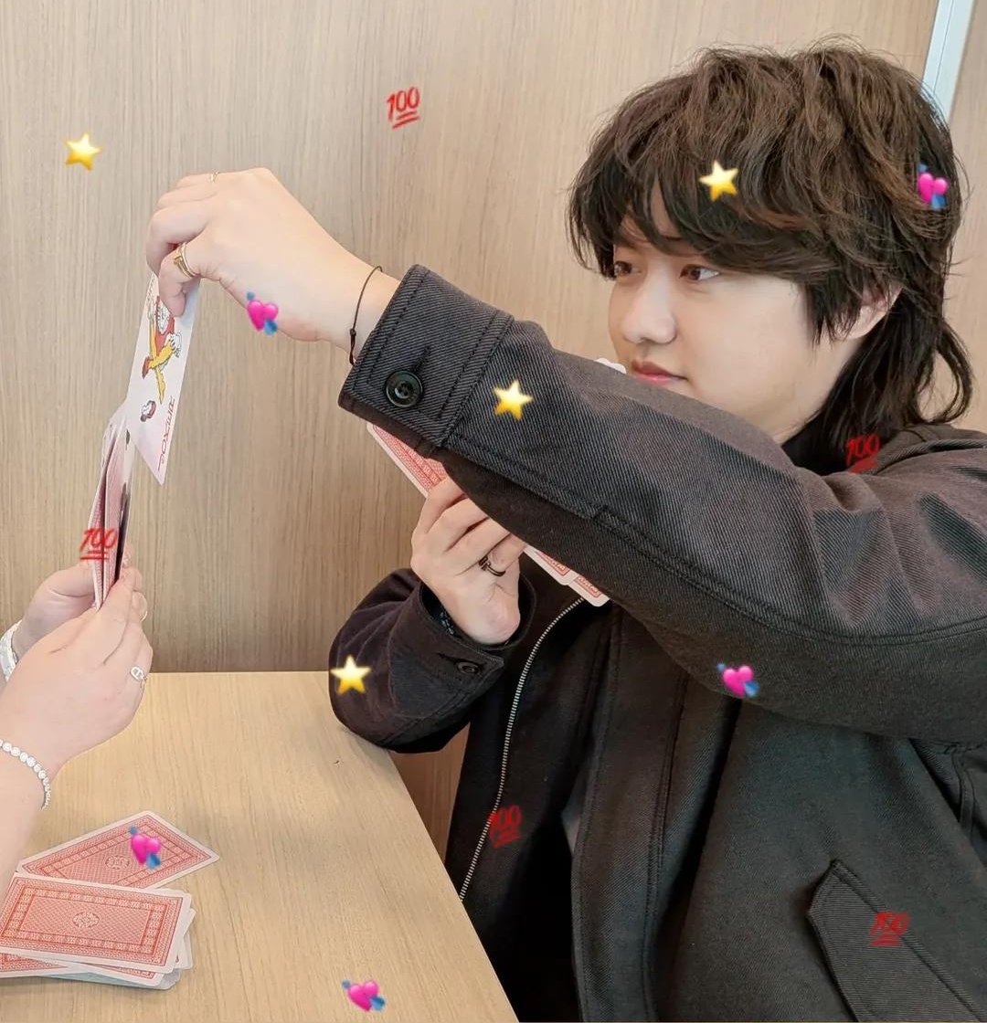 昨日は疲れすぎて、今日ようやく写メ見返してる ₍ᐢᐢ₎

ババ抜きしたら偶然1発でジョーカーを引くシンくん 🃏