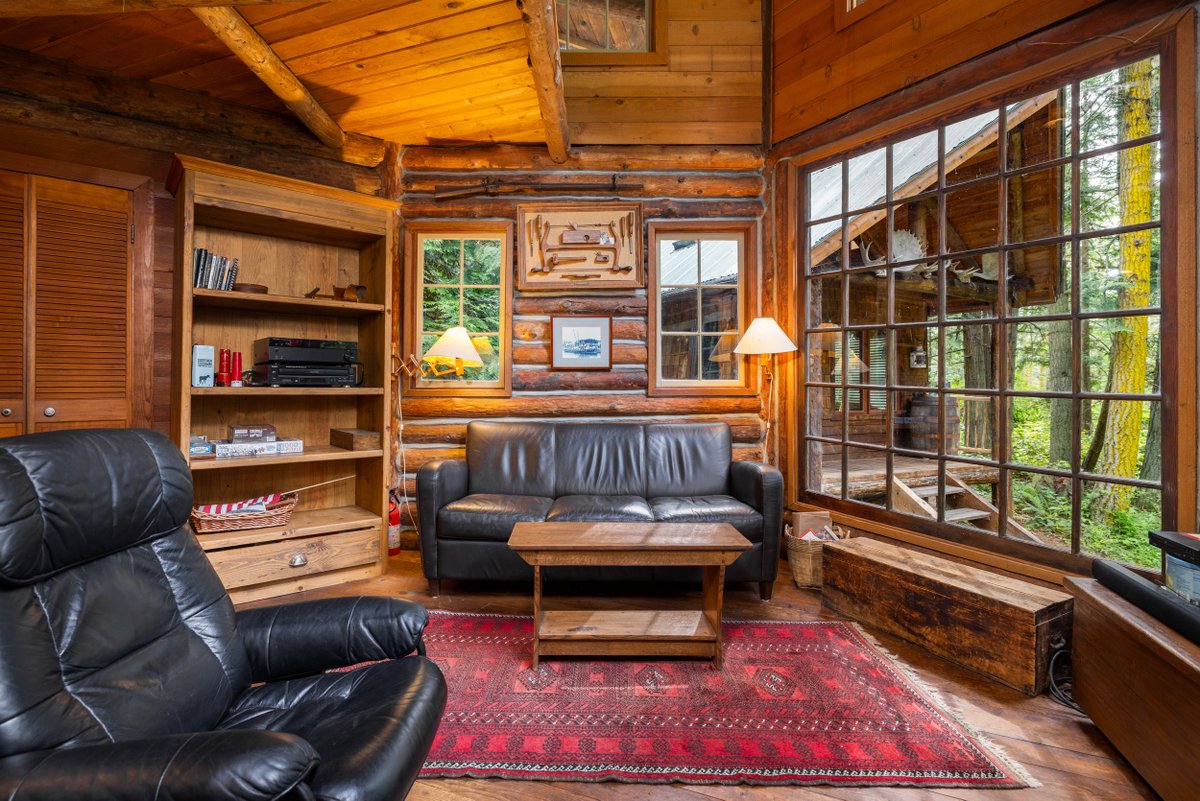 Zillow Gone Wild 🏡 tweet media