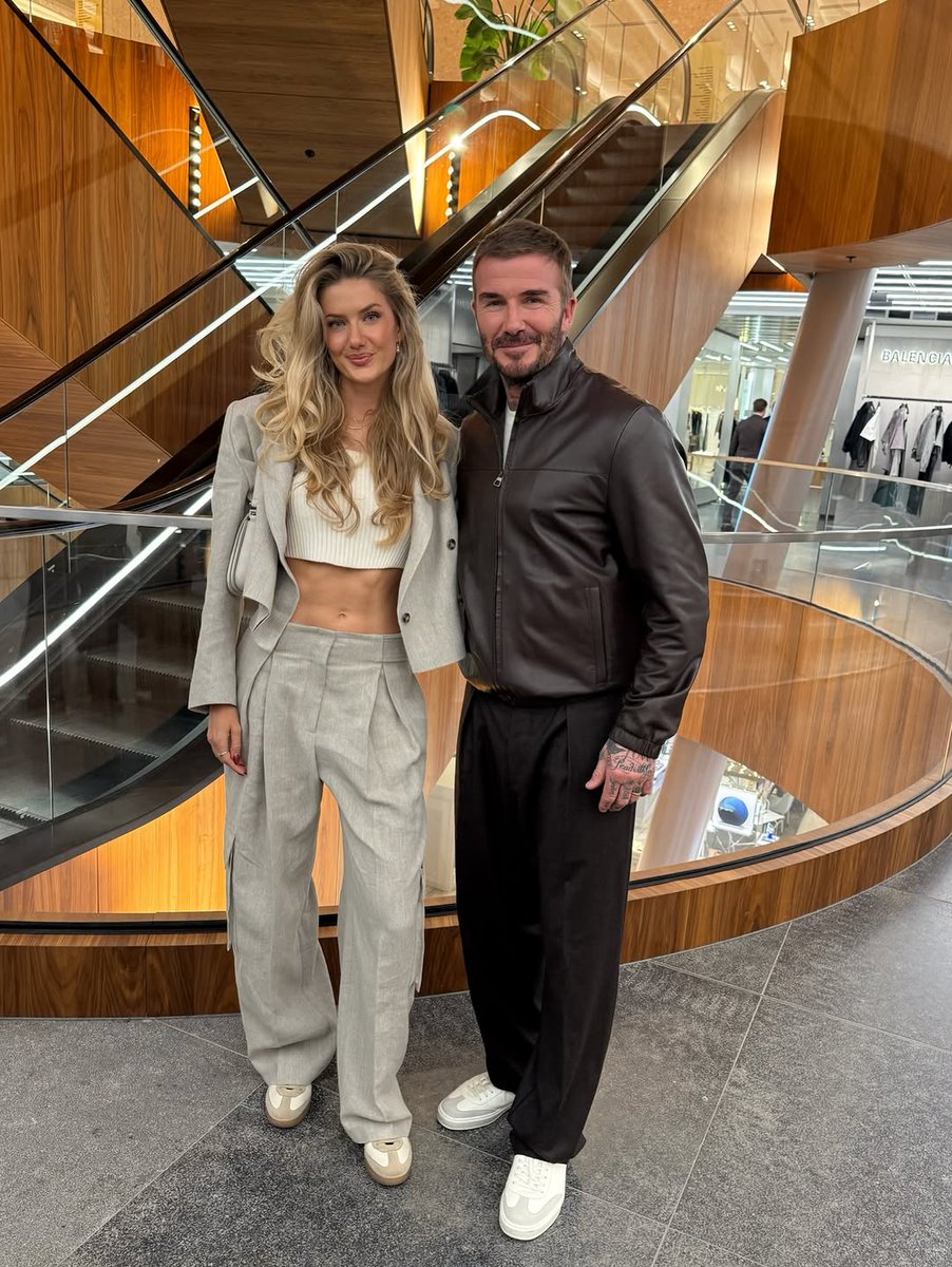 AlicaSchmidt089's tweet photo. Beautiful moments at the BOSS

Met with the greatest of all time DAVID BECKHAM🥰❤️ https://t.co/KovEQEQh5L
