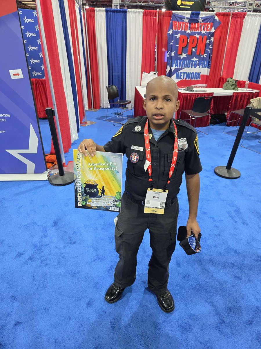 RWBMAGAZINE's tweet image. Was so excited to meet DJ Daniel, honorary Secret Service, at CPAC and gift him a copy of our March issue of REDWHITEBLUE Magazine 🇺🇸🔥☺️ #homeschool #homeschooling #childrensmagazine