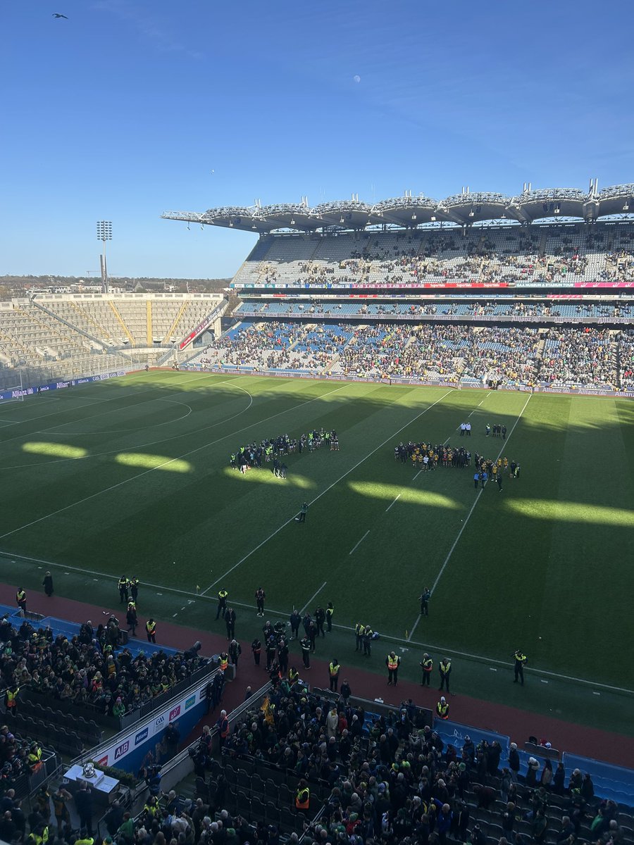 Damien Ó Dónaill tweet media