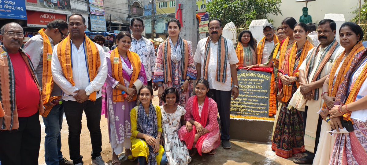 sofiafirdous1's tweet image. କଟକ ସ୍ଥିତ ଦରଘା ବଜାର ଠାରେ ଏକ ନୂତନ ହାଇମାଷ୍ଟ ଲାଇଟର ଲୋକାର୍ପଣ କରାଯାଇଥିଲା। ଯାହା ଆଗାମୀ ସମୟରେ କଟକବାସୀଙ୍କୁ ସହାୟକ ହେବ ବୋଲି ଆଶା କରୁଛି। 

#development #odisha #cuttack #barabaticuttack #sofiafirdous