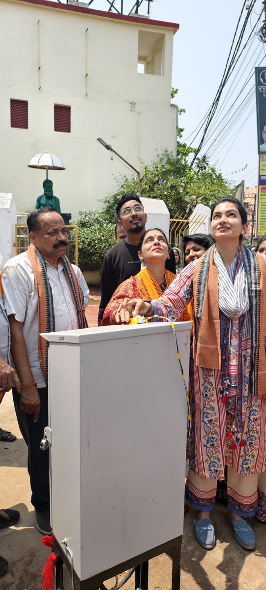 sofiafirdous1's tweet image. କଟକ ସ୍ଥିତ ଦରଘା ବଜାର ଠାରେ ଏକ ନୂତନ ହାଇମାଷ୍ଟ ଲାଇଟର ଲୋକାର୍ପଣ କରାଯାଇଥିଲା। ଯାହା ଆଗାମୀ ସମୟରେ କଟକବାସୀଙ୍କୁ ସହାୟକ ହେବ ବୋଲି ଆଶା କରୁଛି। 

#development #odisha #cuttack #barabaticuttack #sofiafirdous