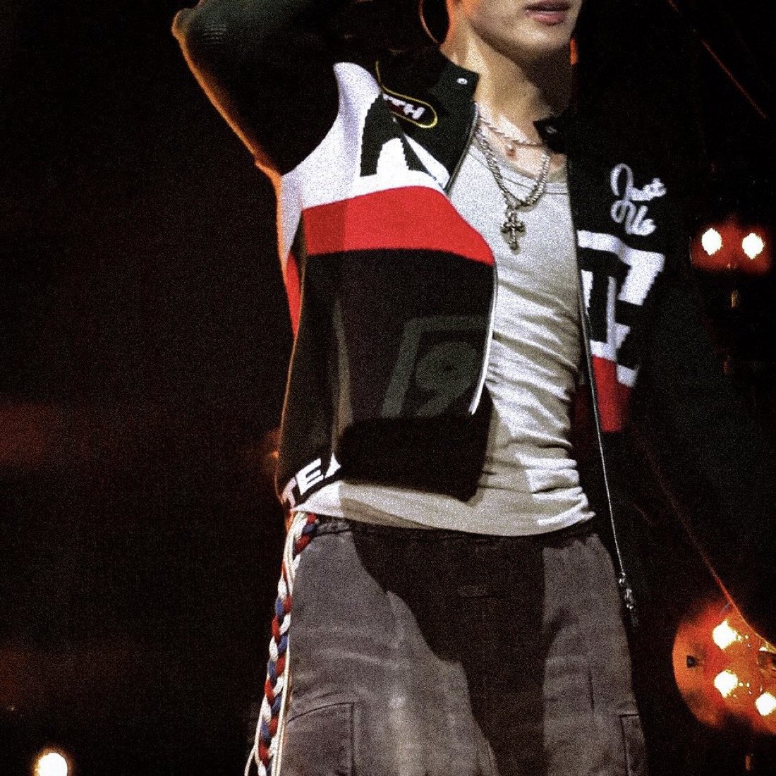 diorsjjk's tweet photo. him in this fit will forever live in my head https://t.co/9hxeTRGxyV