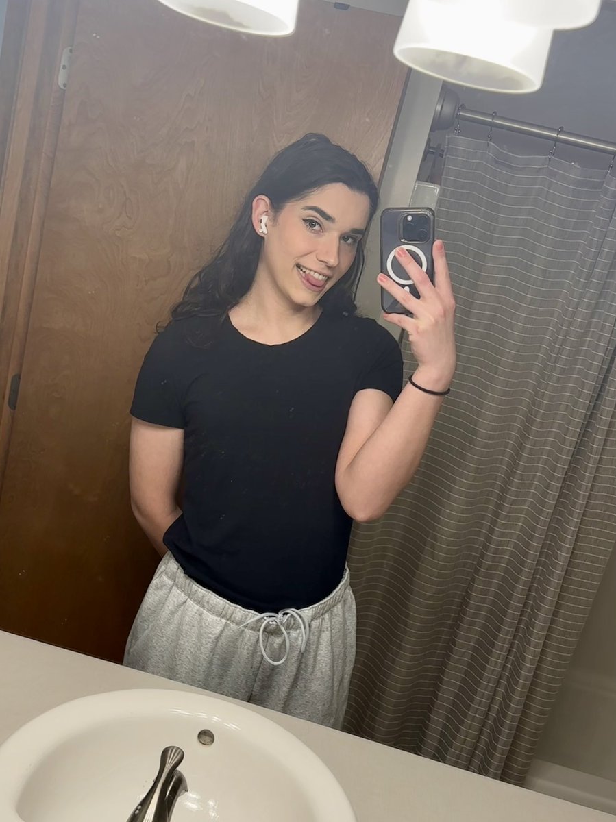 Julia 🏳️⚧️ tweet media