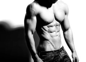 The days are getting warmer, and that means Galle doesn't have to wear the uniform as often when spending his free time.

#SeductiveSunday