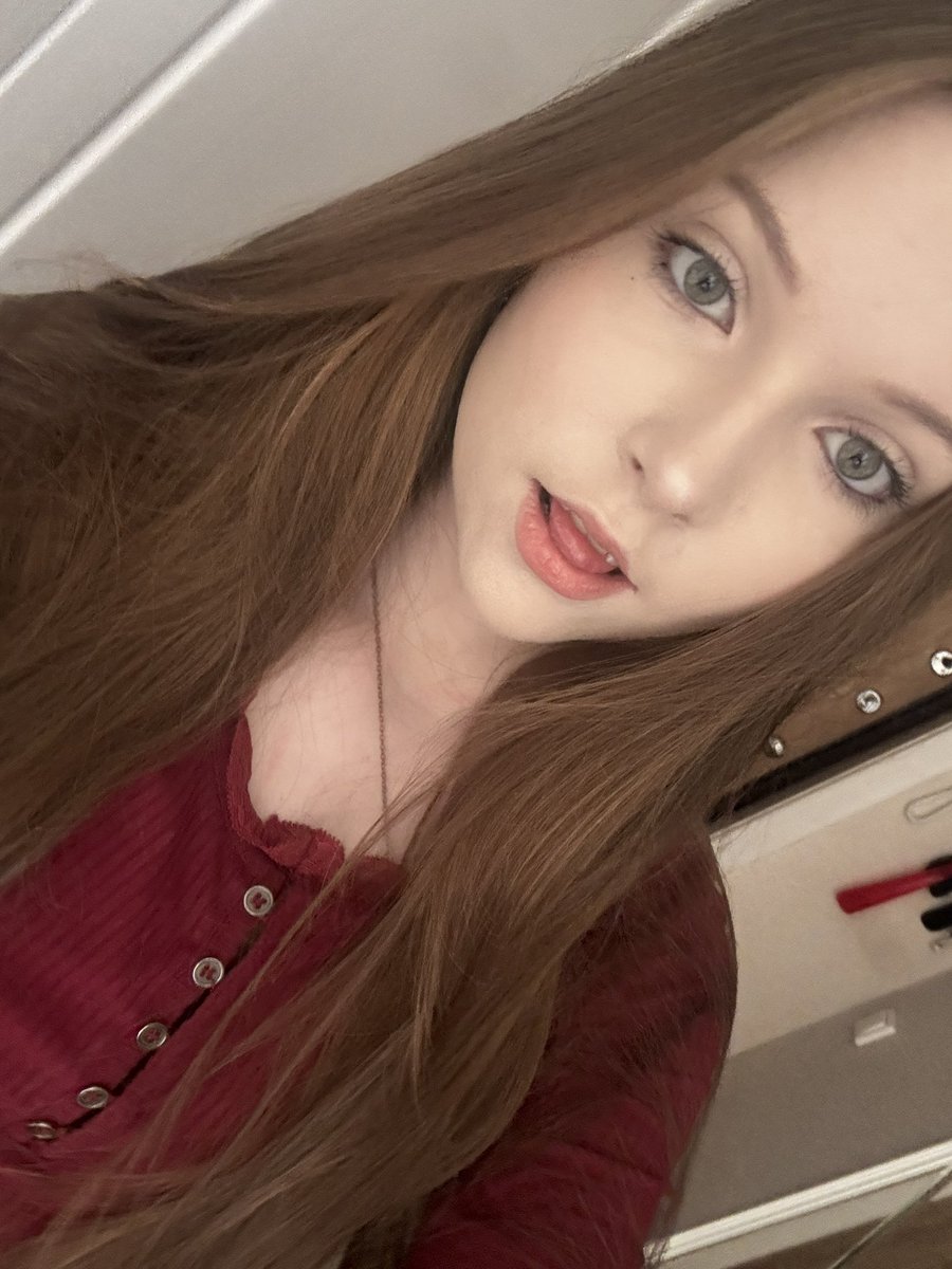 he’llyves (hypered by esha) 💚🖤 tweet media