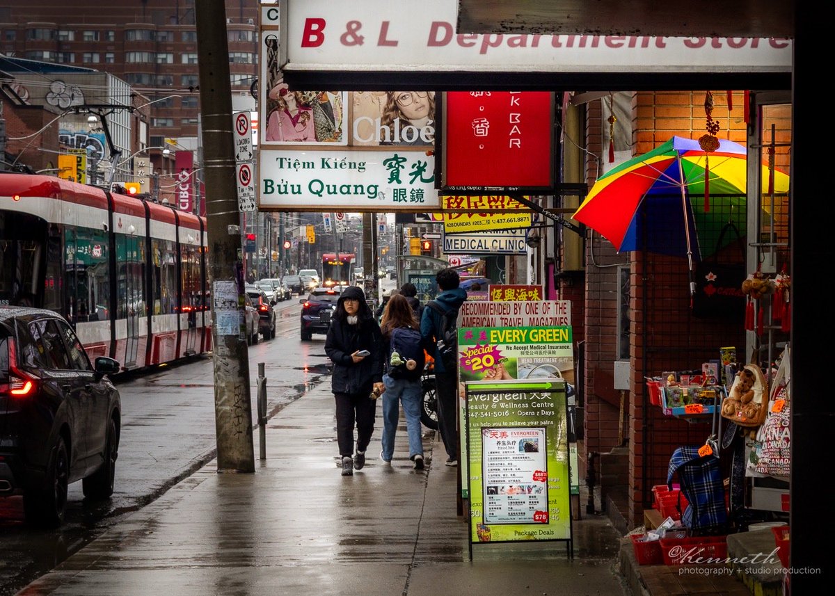 kennethca_photo's tweet image. Some signage and clock that doesn’t work. #architecture #signage #chinatown