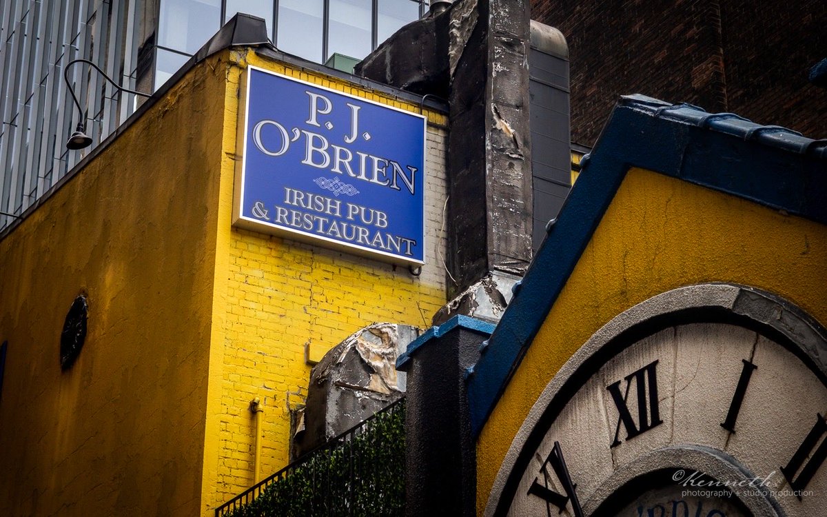 kennethca_photo's tweet image. Some signage and clock that doesn’t work. #architecture #signage #chinatown