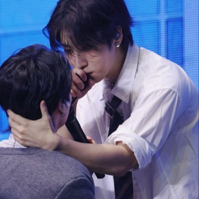 shade ❥ hhj SKZ8KISS !!!! tweet media