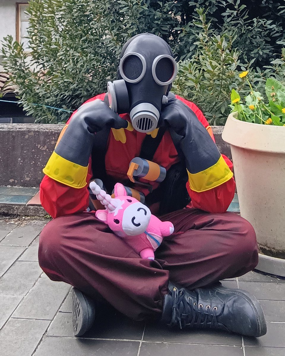 Charlie (COMMS OPEN) tweet media