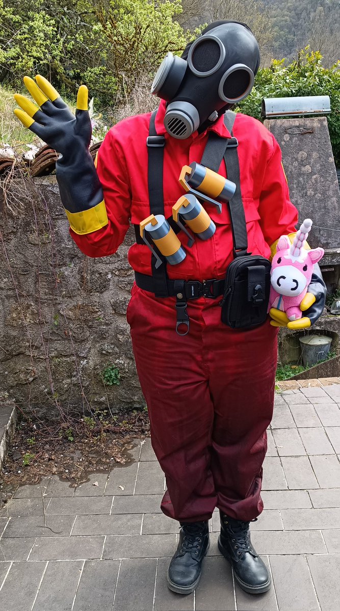 Charlie (COMMS OPEN) tweet media