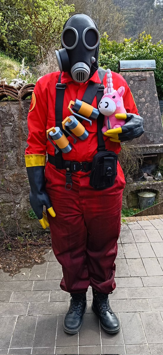 Charlie (COMMS OPEN) tweet media