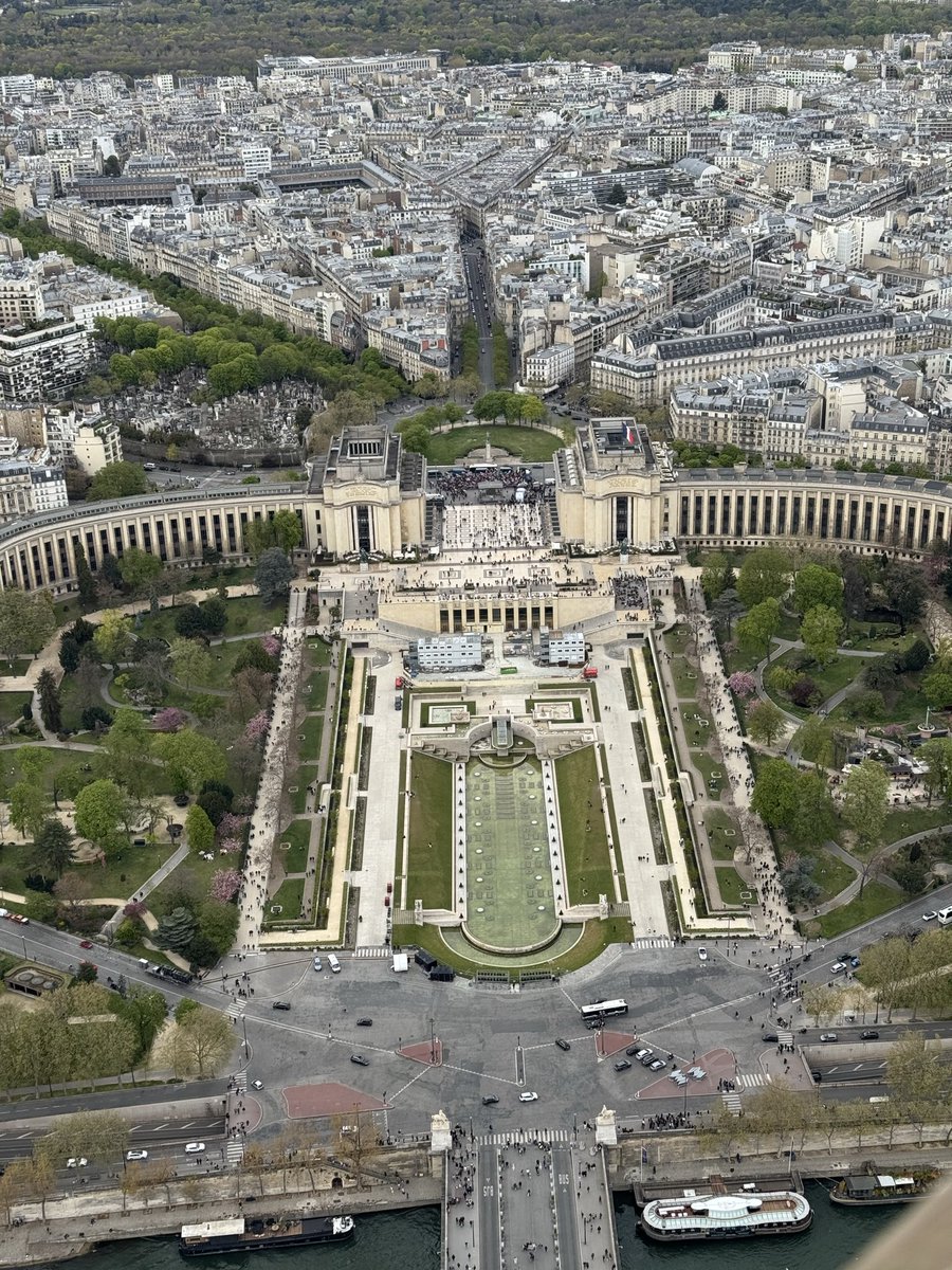 CroftonAcademy's tweet image. 37 daredevil students + 3 fearless staff conquered the top of the iconic Eiffel Tower today! 🗼
The climb was worth it for the breathtaking panoramic views across Paris—an unforgettable experience. 🇫🇷✨ #SchoolTrip #Paris2026 #Adventures #WeAreCrofton