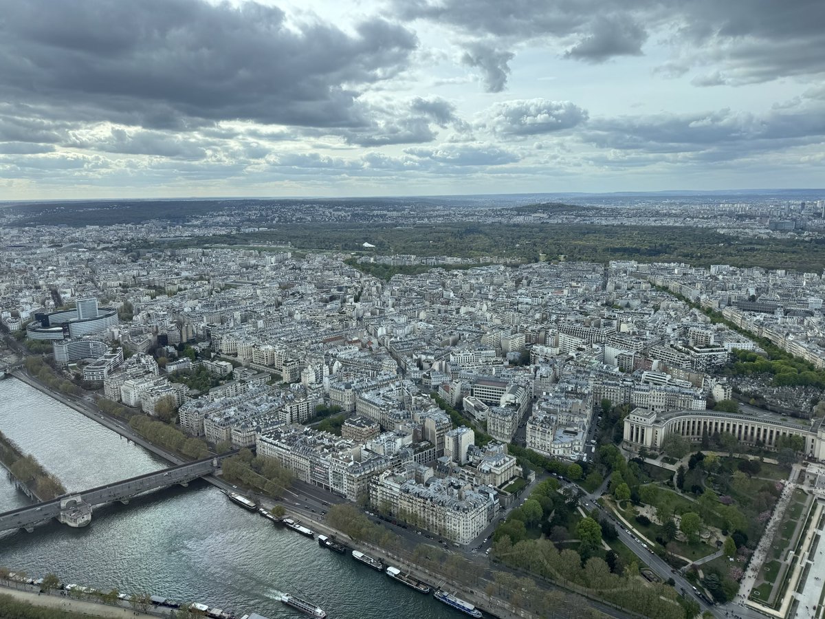 CroftonAcademy's tweet image. 37 daredevil students + 3 fearless staff conquered the top of the iconic Eiffel Tower today! 🗼
The climb was worth it for the breathtaking panoramic views across Paris—an unforgettable experience. 🇫🇷✨ #SchoolTrip #Paris2026 #Adventures #WeAreCrofton
