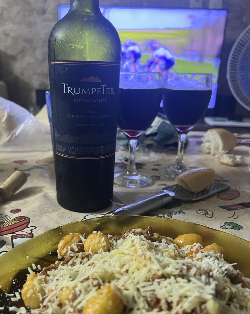 Ñoquis de 29!! Y un 🍷
#BonAppetit Yenchi!!