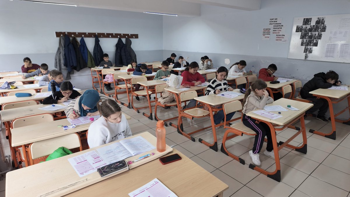 zaferkaramagara's tweet photo. 81 il, 605 ilçe ve 358.485 genç ile Türkiye’nin dört bir yanında Kitap Kurtları’nın gücü hissediliyor.

Okuyan, araştıran ve bilgiyle güçlenen tüm genç kardeşlerime gönülden başarılar diliyorum.

#KitapKurtlarıYarışıyor https://t.co/UwsHRwfnLC