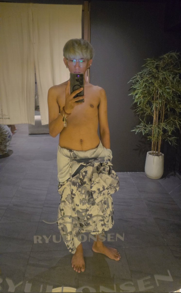 นายกล้วยไข่ tweet media