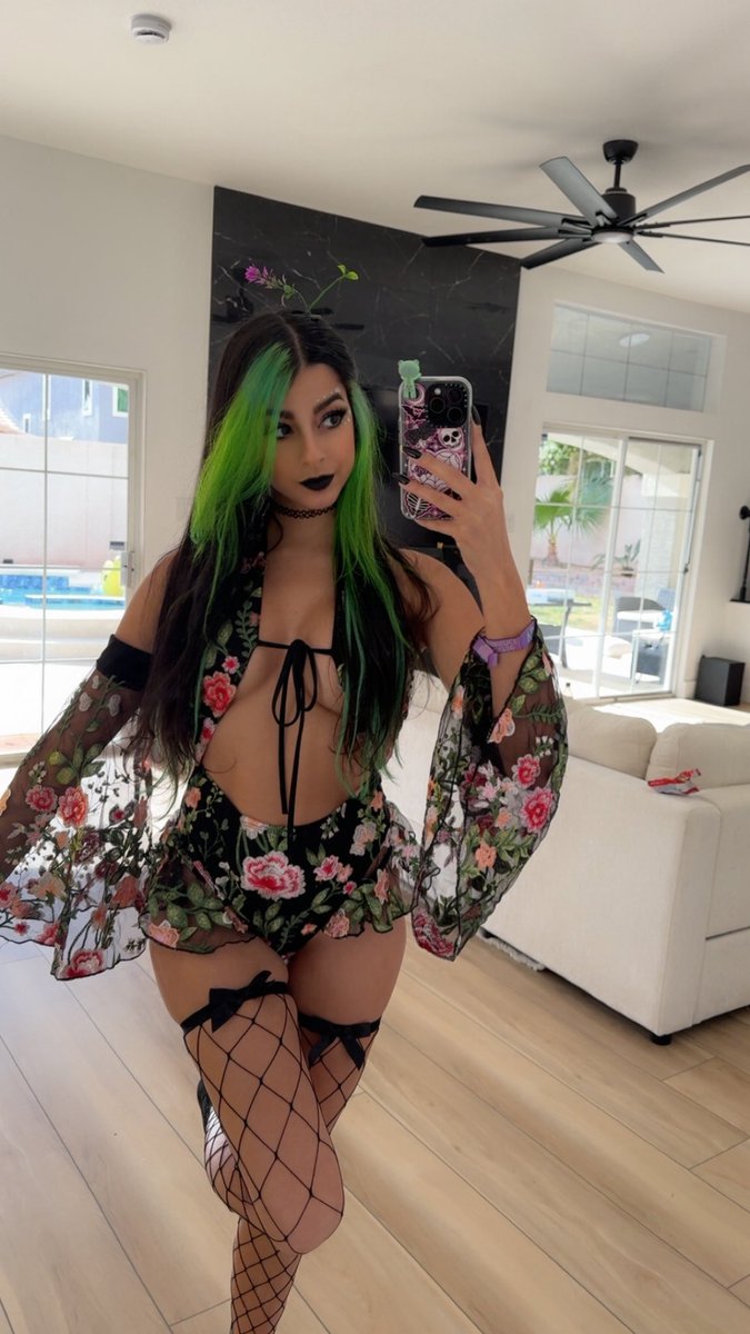 KayBunny tweet media