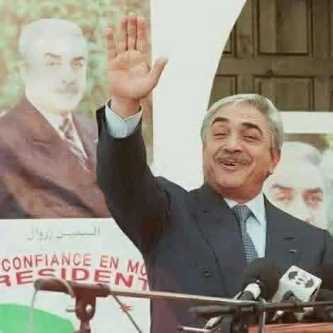 arwahid's tweet photo. ستخرج #الجزائر🇩🇿 من محنتها و تقف على رجليها و يأتي اليوم الذي تأتون فيه طارقين بابنا الواحد تلو الآخر ...
  قالها حين انهكتنا العشرية 🩸
رحمة الله عليك يالرايس #اليمين_زروال https://t.co/HL0o3IUrpY